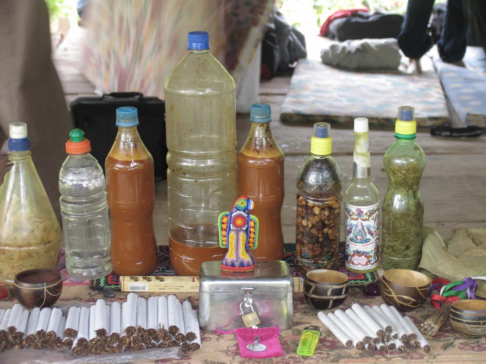 Botellas con ayahuasca